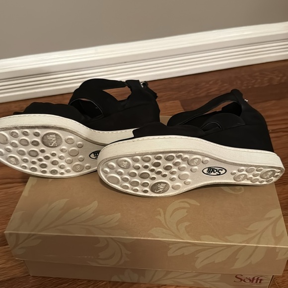 Softt black suede platform sandals - Picture 6 of 8